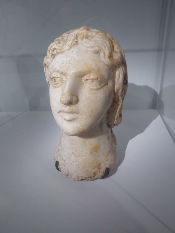 « Dans la Seine, Objets trouvés de la Préhistoire à nos jours ! »  Crypte archéologique